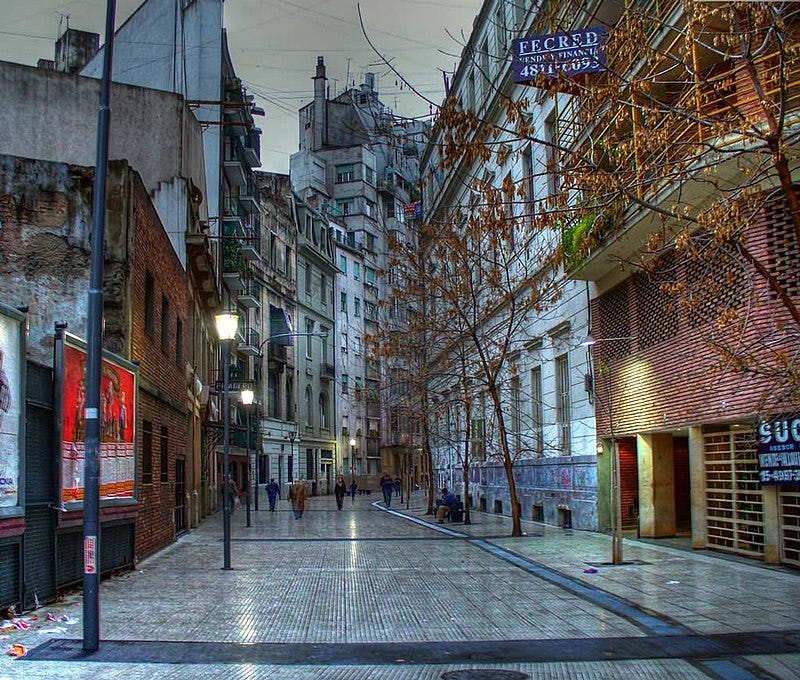 Archivo:Buenos Aires - Pasaje Enrique Santos Discépolo - HDR.jpg -  Wikipedia, la enciclopedia libre