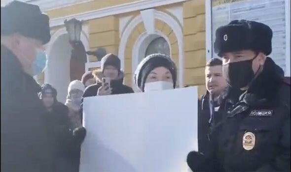 Russian protesters defy Vladimir Putin's crackdown order as anger builds  over Ukraine war | World | News | Express.co.uk