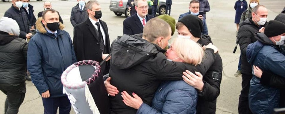 Четверо українських моряків повернулися на батьківщину з лівійської в'язниці