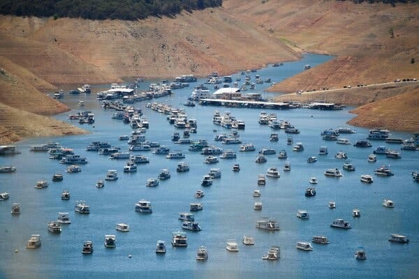 Houseboats on the shrinking Lake Oroville reservoir in California last month. Many have now been removed from the lake.