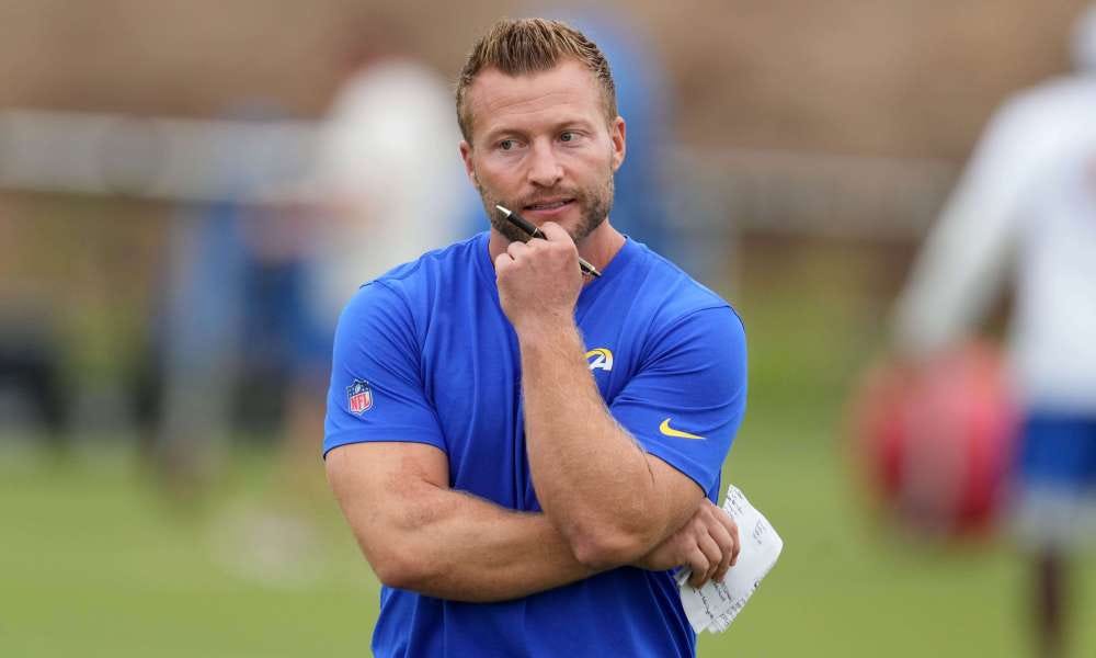 Who is the Sean McVay stunt double lurking on the Rams&#39; sideline?