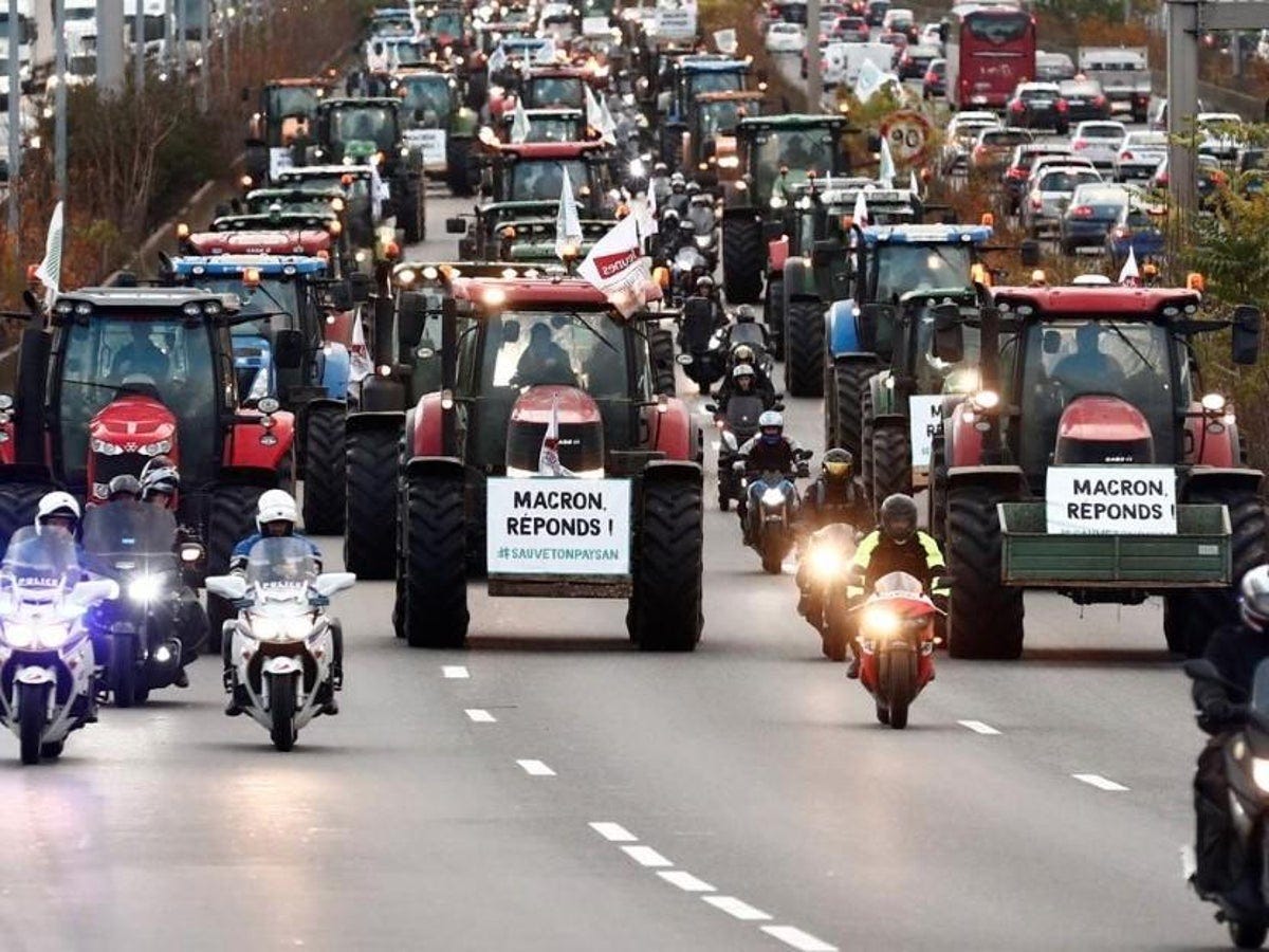 One thousand tractors roll into Paris for farmer protest | The Independent  | The Independent