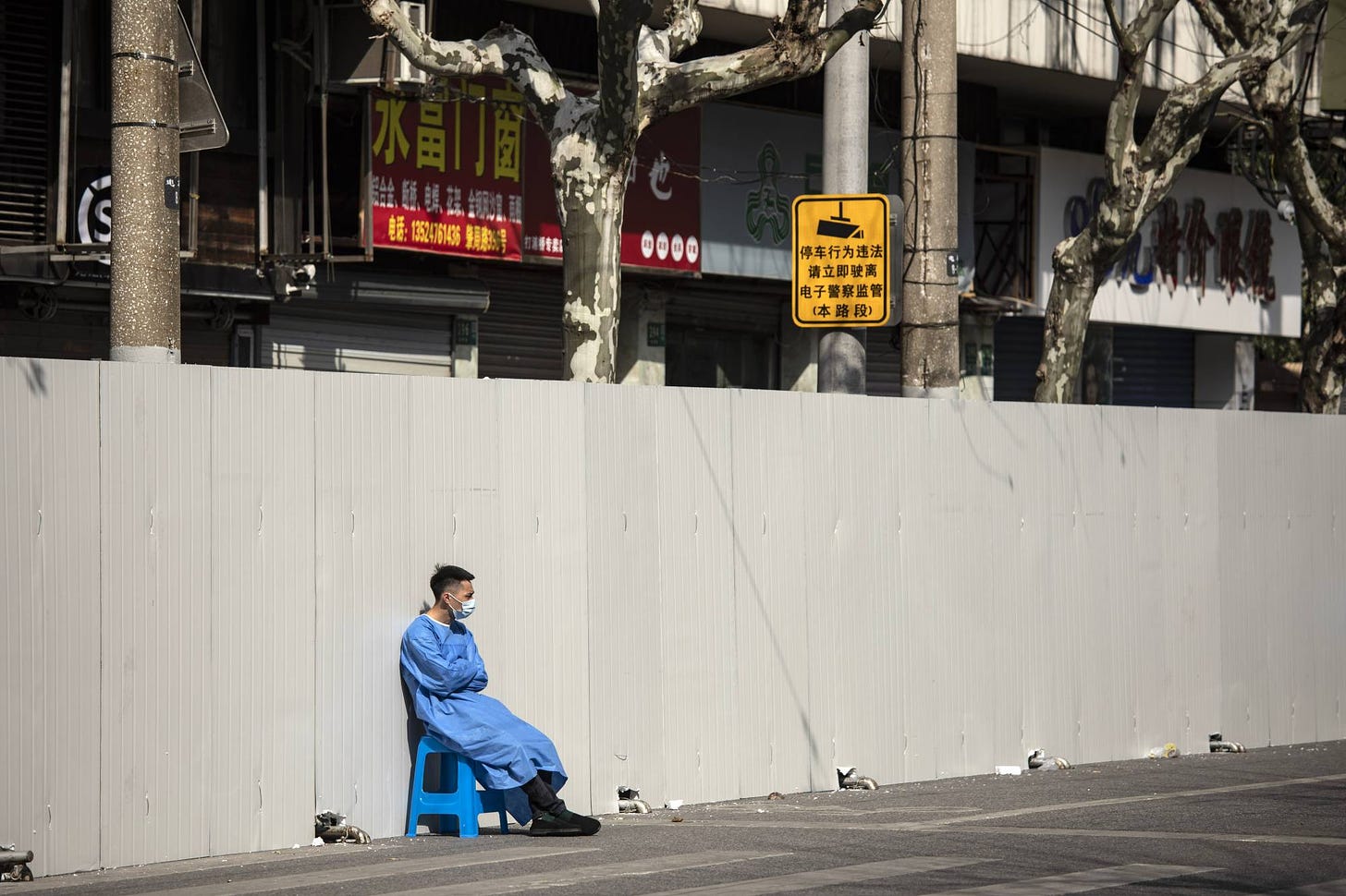 Shanghai says no COVID lockdown for now and tells bankers to work at home |  The Japan Times