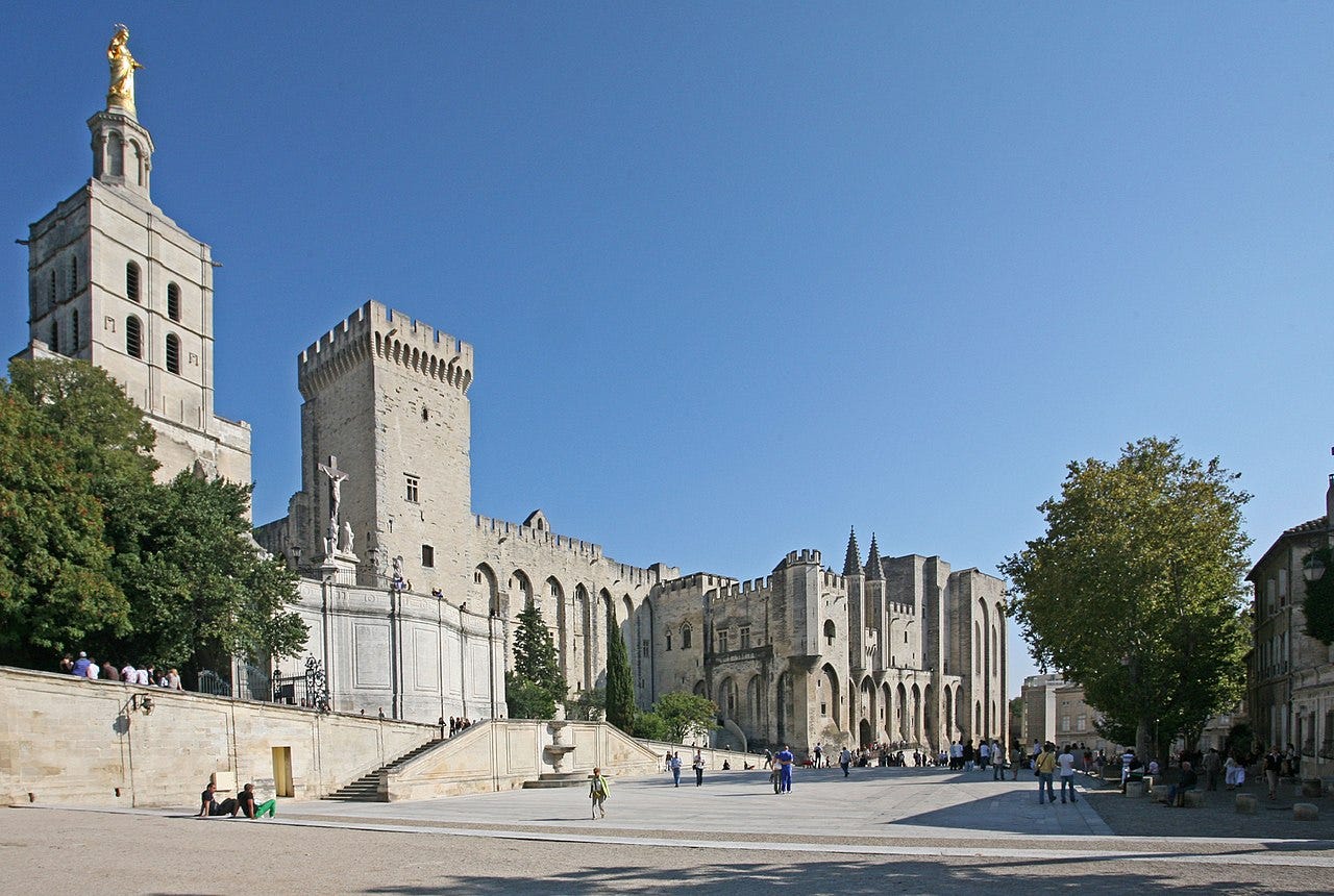 Avignon, Palais des Papes depuis la place devant le petit Palais by JM Rosier.jpg