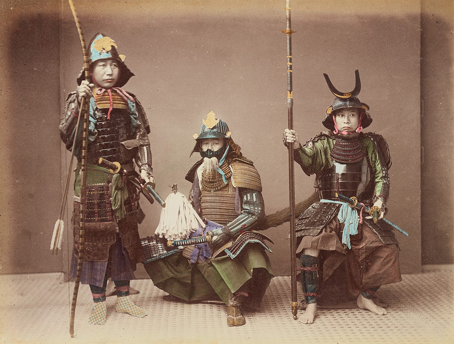 https://upload.wikimedia.org/wikipedia/commons/7/7f/Samurai-in-Armour-by-Kusakabe-Kimbei.png