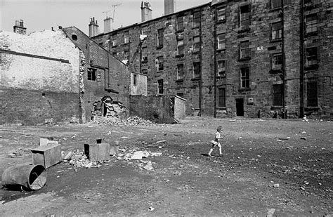 Photos of Glasgow in the 1970s show families living in rat-infested slums | Daily Mail Online