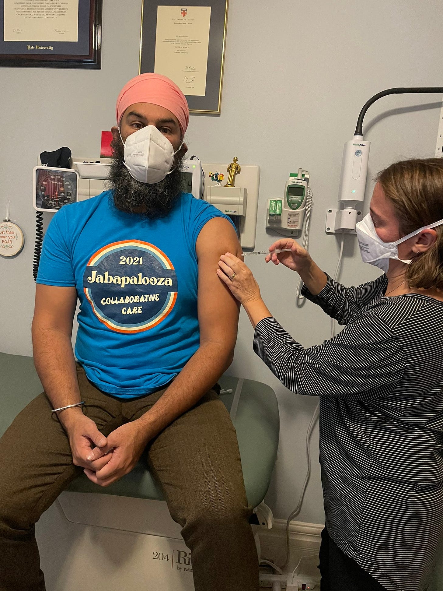 Jagmeet Singh getting his bivalent booster and his flu shot today in Dr Kaplan-Myrth’s clinic