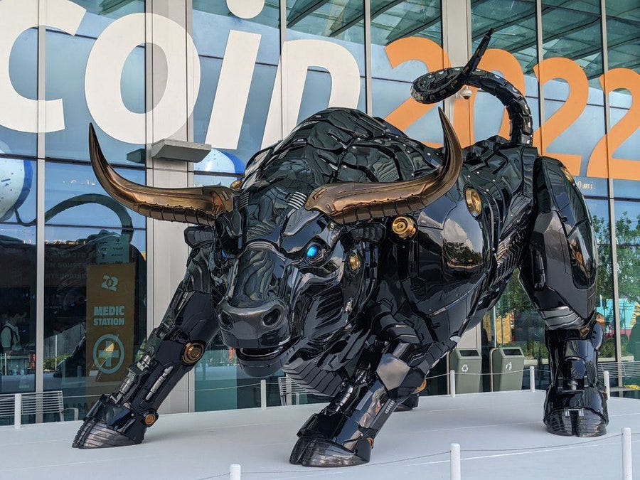 Mayor unveils 'Miami Bull' statue with laser eyes to kick off Bitcoin 2022
