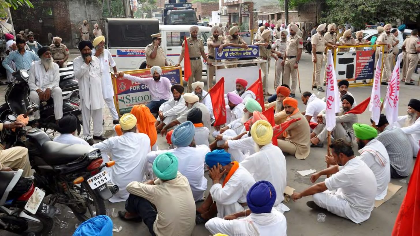 Farmers block highways in Haryana after police in Karnal lathi-charge  protesters; 10 injured