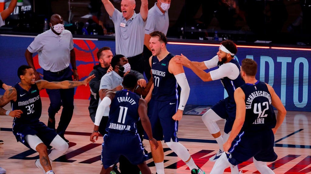 Luka Doncic Hits Game-Winning Buzzer-Beater For Mavericks In OT To Tie  Playoff Series – CBS Dallas / Fort Worth