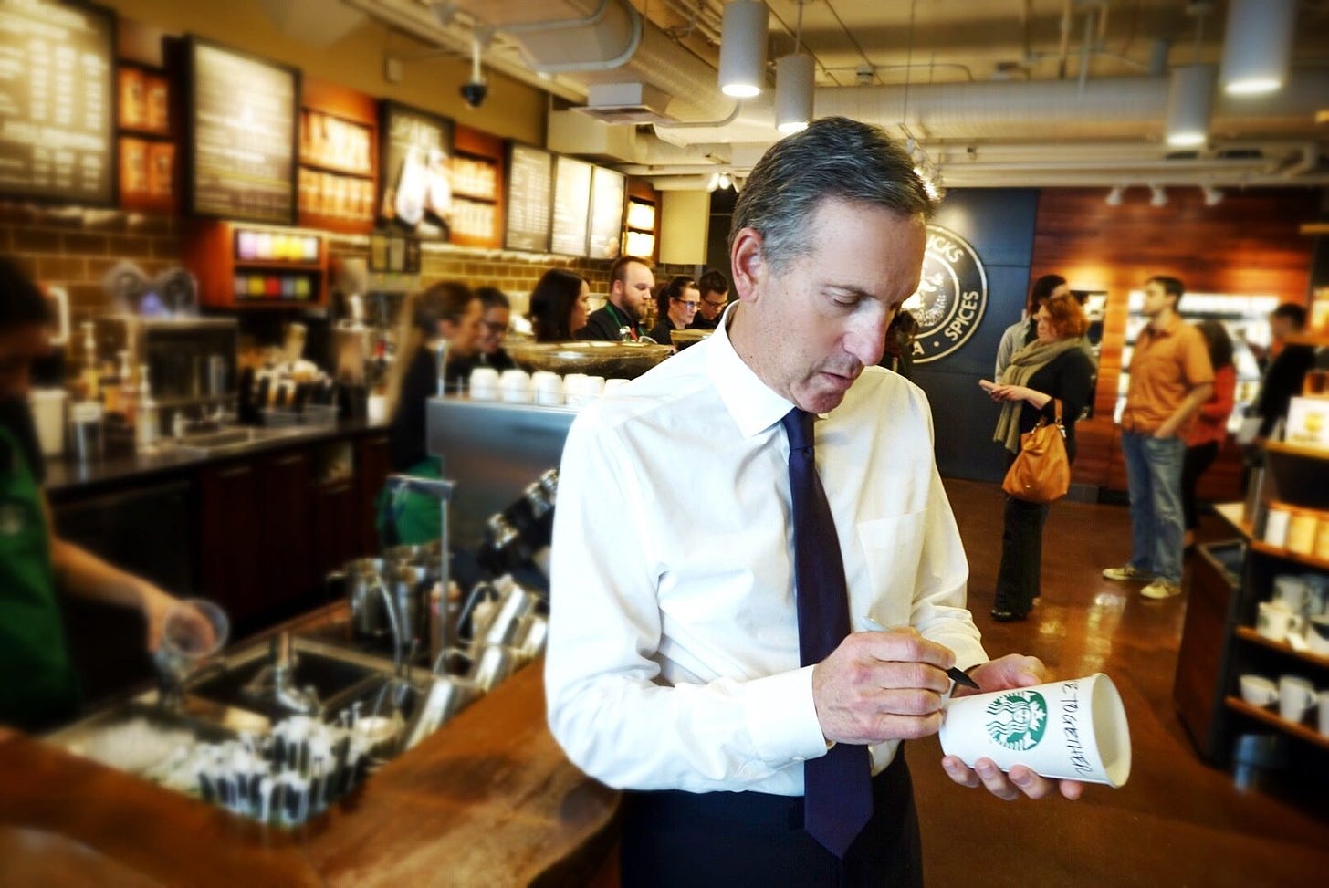 Howard Schultz to Step Down as Starbucks Chief Next Year - The New York  Times