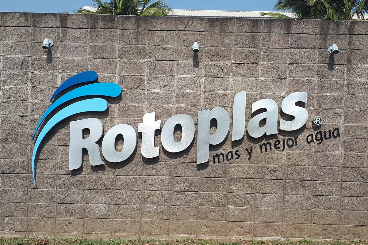 Grupo Rotoplas colaboró con el proyecto “Una escuela sustentable” |  PRESENTE RSE