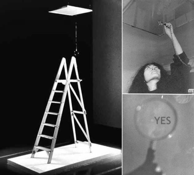 3 imagens: a esquerda, uma escada, uma lupa e uma caixa de luz. A direita, Yoko Ono segurando a lupa, na imagem abaixo, a lupa mostra a palavra YES