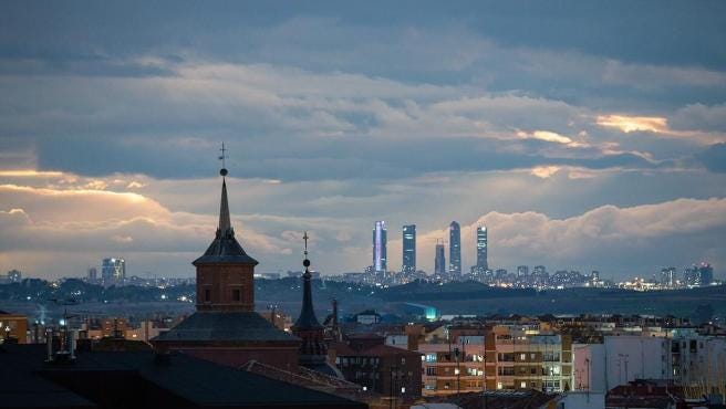 Imagen de las Cuatro Torres de Madrid desde Alcalá de Henares.