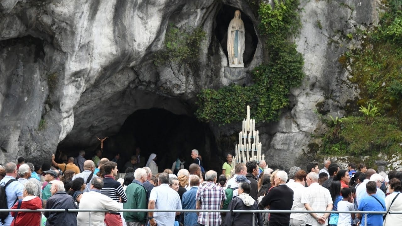 Bernadette Moriau raconte son miracle de Lourdes : &amp;quot;C&amp;#39;est le mystère de  Dieu&amp;quot; - YouTube
