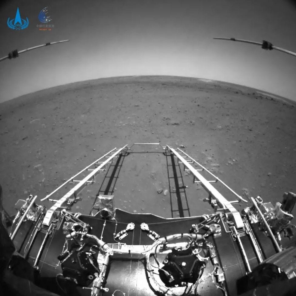 Foto tomada por el robot Zhurong en Marte