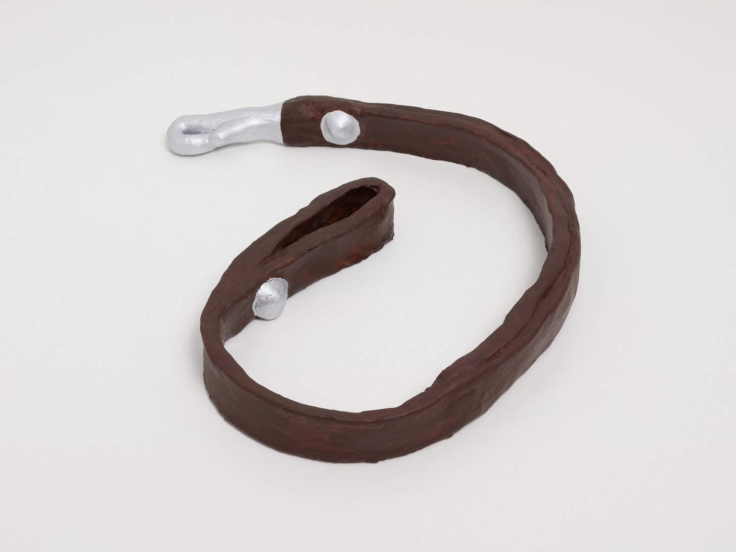 Emilie Louise Gossiaux's Leash (2022) is a circular ceramic dog leash with brown and silver oil paint.