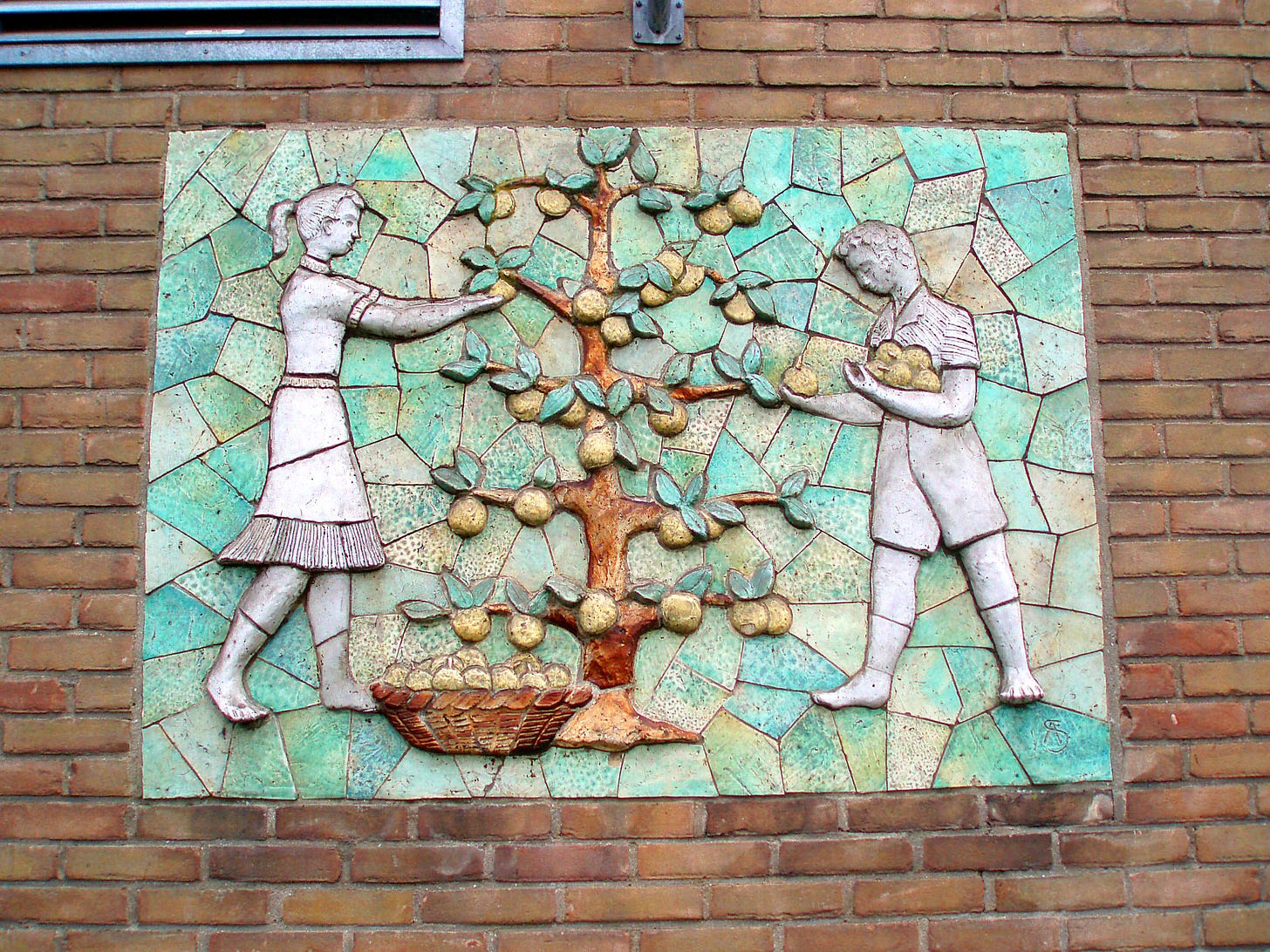 Wall mosaic showing two people harvesting apples with description Nederlands: Anno Smith,1956