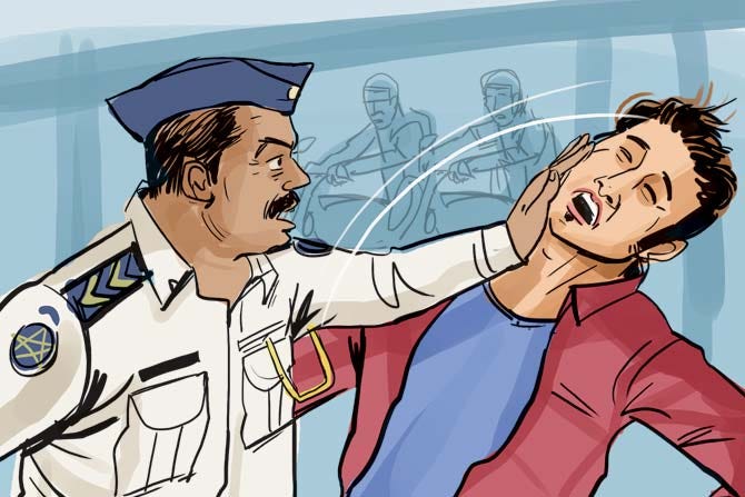 Abuse of power! 'Bully' Mumbai traffic cop slaps college student, damages  eardrum