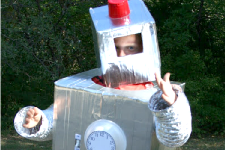 How to Make a DIY Upcycled Robot Costume out of Cardboard