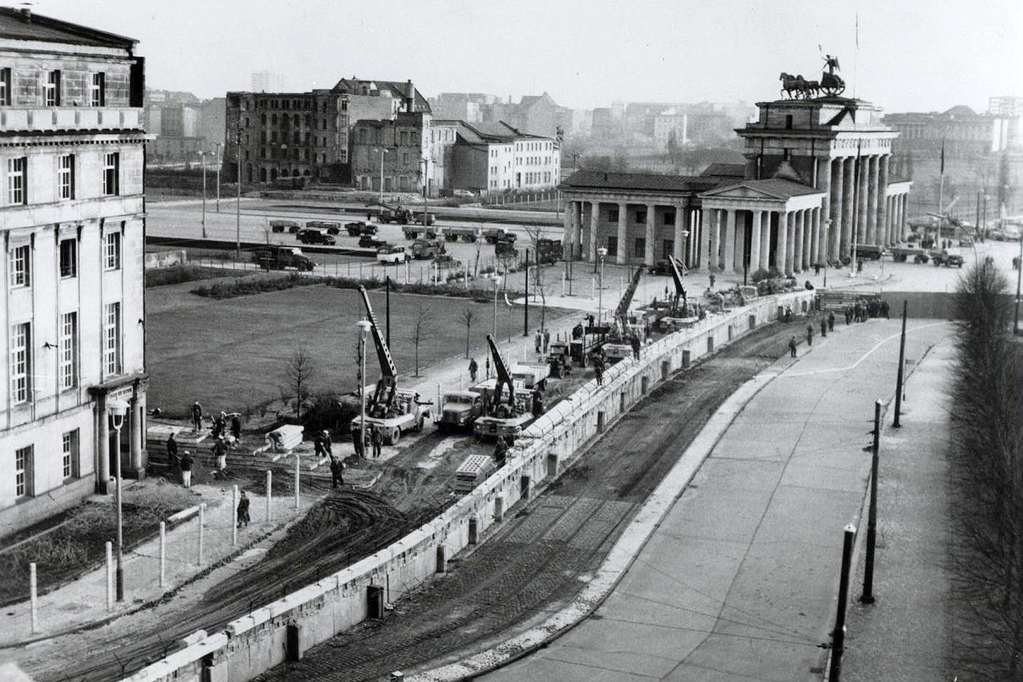 Berlin-Wall-1961