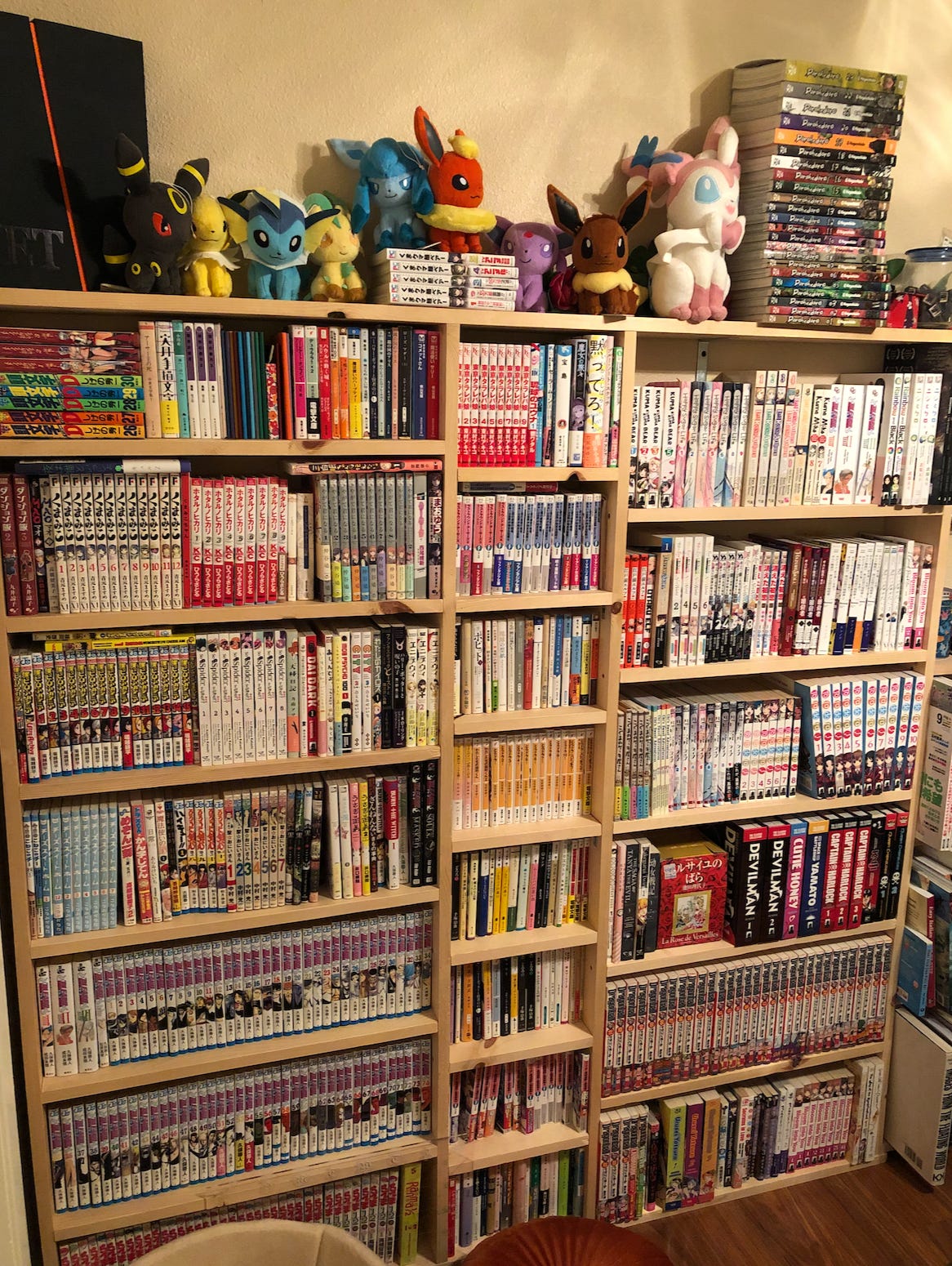 A bookshelf full of books