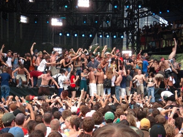 Iggy Pop and the crowd
