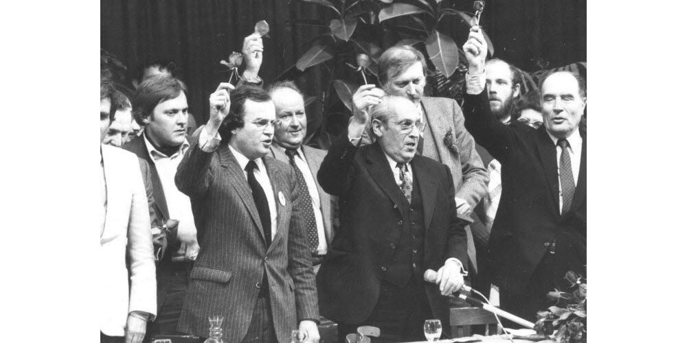 Le 8 mai 1981 à  Epinal : meeting de François Mitterrand, candidat à l'élection présidentielle. De gauche à Droite : Guy Vaxelaire, Christian Pierret, Pierre Blanck (maire d'Epinal) et François Mitterrand. Photo d'archives VM/Fernand RESCH