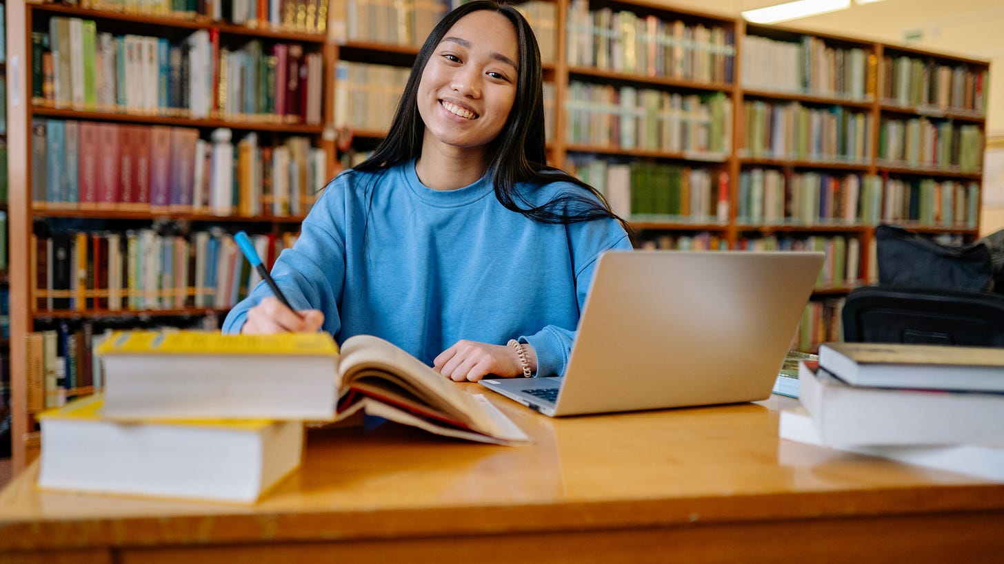Hacks to Save on College Textbooks in the US