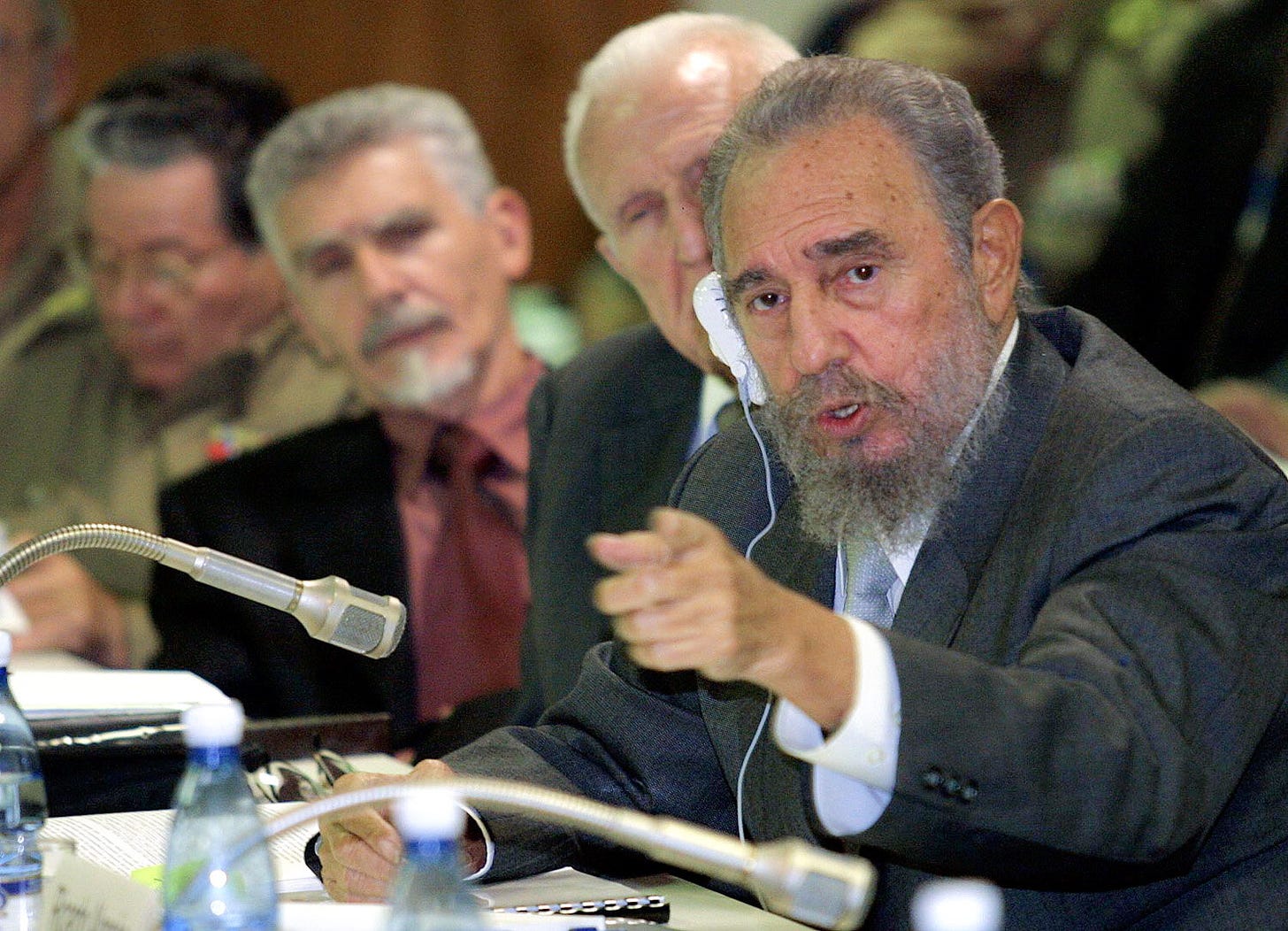  Fidel Castro, Cubas Head of State and Party, gives a speech,  during an international conference on occasion of the 40th anniversary of the Cuba-Crisis, in Havana, Cuba, on October 12, 2002.  