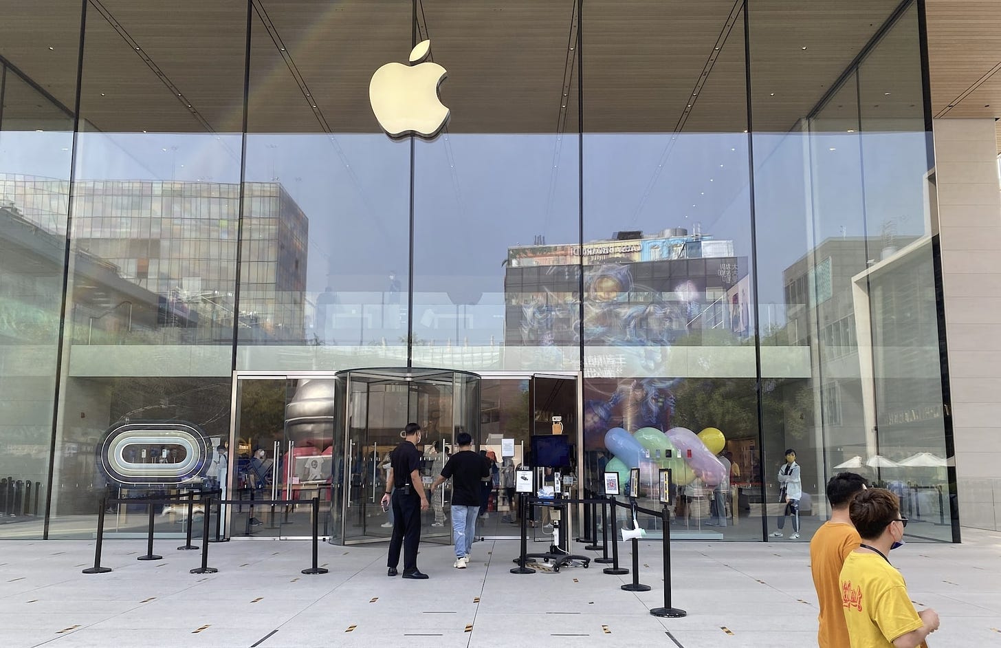 iPhone 14 Sales in China Lag as Apple’s Local Ties Transform