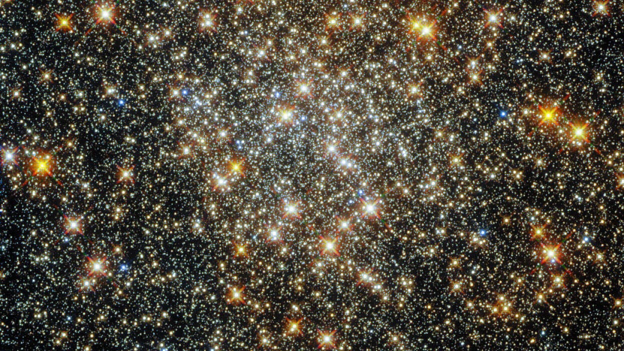 Hubble looks deep into our Milky Way galaxy, captures this sparkling scene