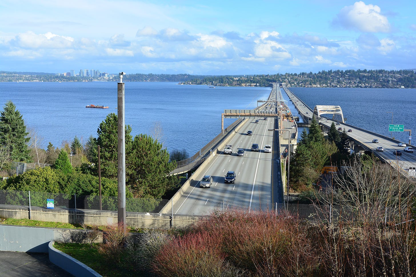 File:Downtown Bellevue, Washington and Interstate 90 bridges from East  Portal Viewpoint in Seattle.jpg - Wikimedia Commons