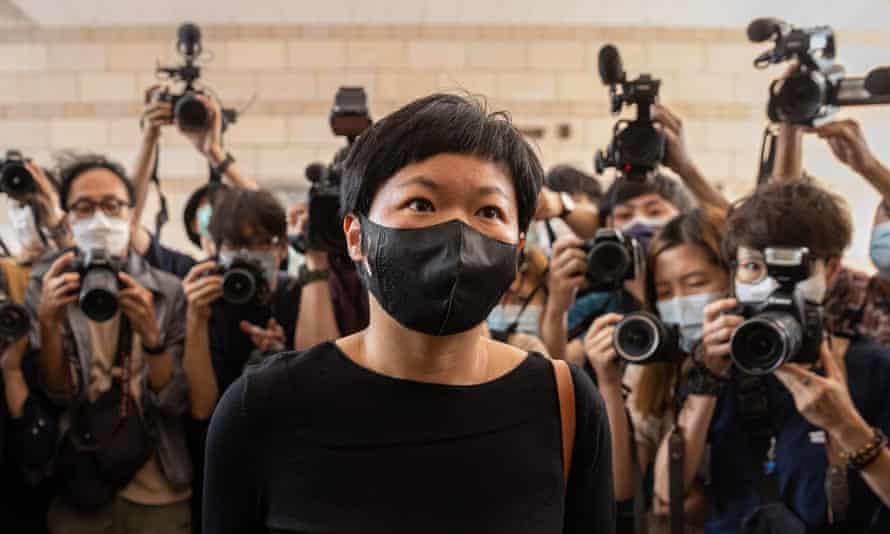 Reporterul Radio Television Hong Kong (RTHK), Bao Choy, ajunge la tribunalul West Kowloon în aprilie.
