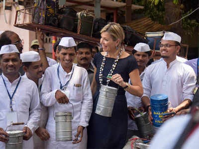 Dutch queen Maxima meets Mumbai&#39;s dabbawalas | Mumbai News - Times of India
