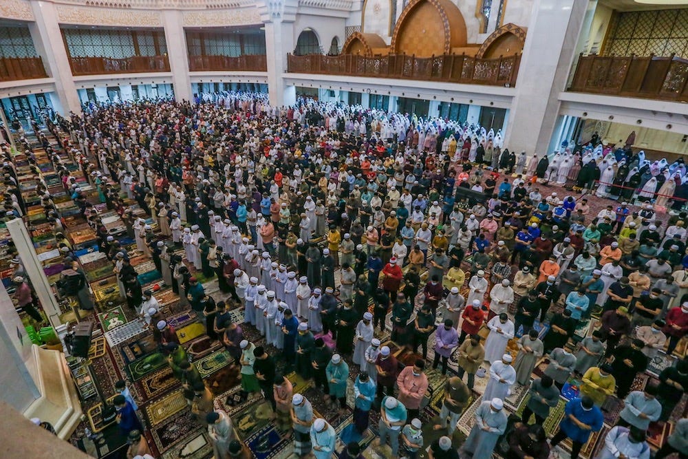 Muslims in Malaysia flocked to local mosques and suraus to perform the first Tarawih prayers without any physical distancing after two years. — Picture by Hari Anggara