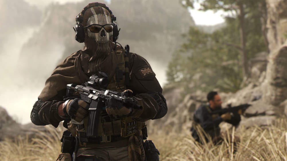 Ghost carrying a gun in Call of Duty: Modern Warfare 2