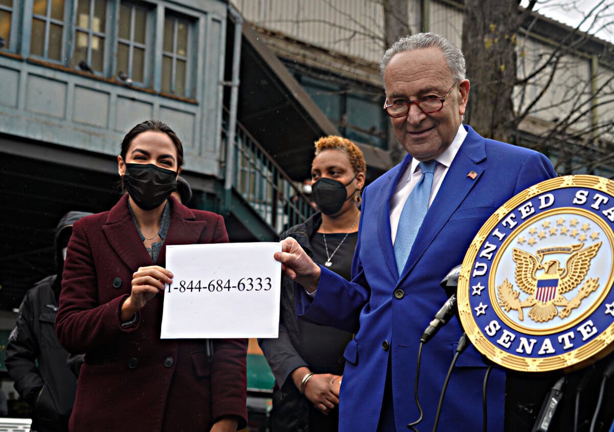 Schumer and AOC urge New Yorkers who lost loved ones to COVID-19 to seek  funeral funding help | amNewYork