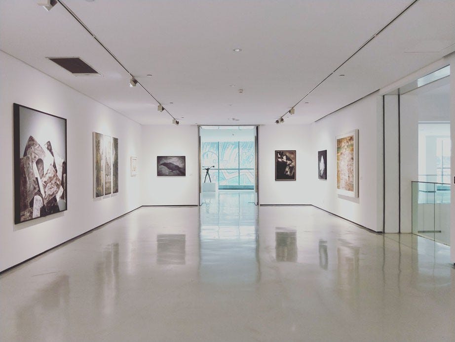 Gallery with open space and white walls
