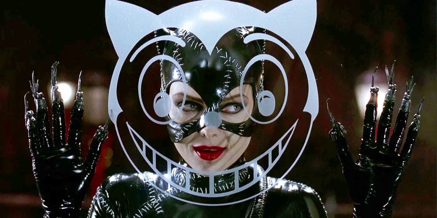 Catwoman Is a Seductive Zombie in Batman Returns | CBR