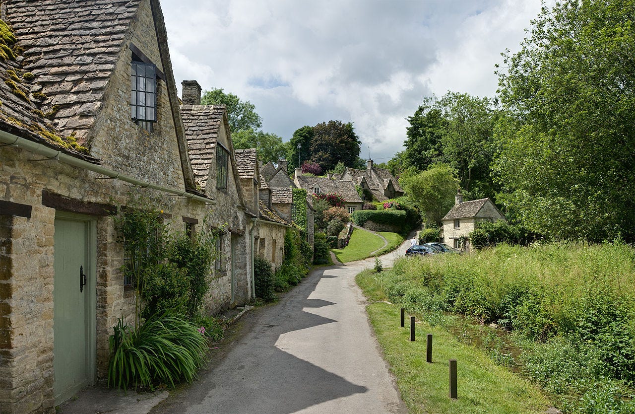 File:Bibury Cottages in the Cotswolds - June 2007.jpg - Wikimedia Commons