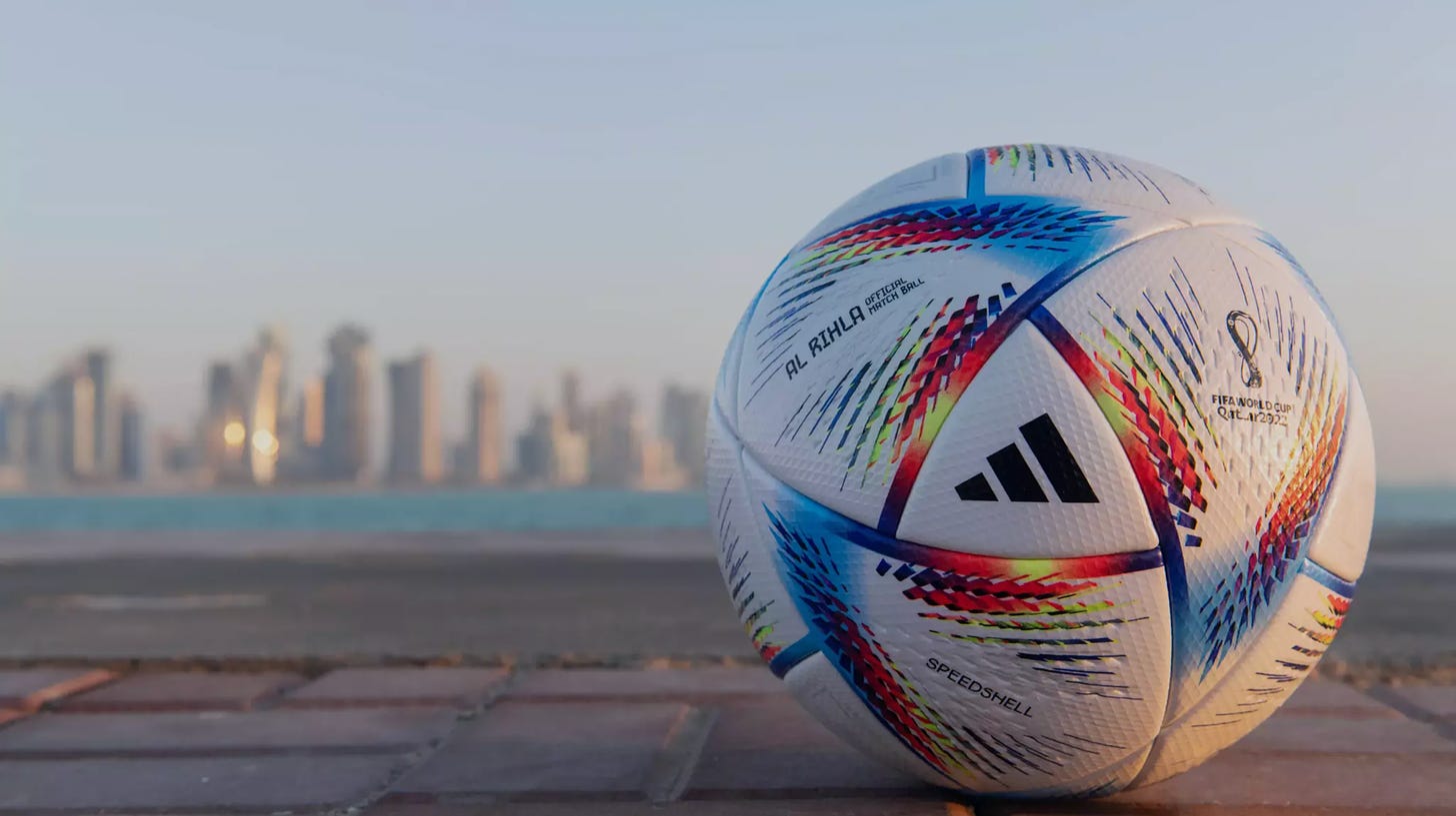 Al Rihla: el Balón Oficial de la Copa del Mundo Catar 2022 "se desplaza por el aire más rápido que ningún otro esférico en la historia del torneo". (FIFA)