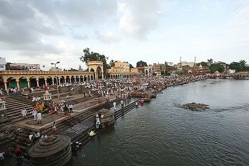 Alandi, A small town located on the banks of Indrayani river. Importance of  this place is immortal as Shri Dnyaneshwar Mahara… | Gate way, God  pictures, Small towns