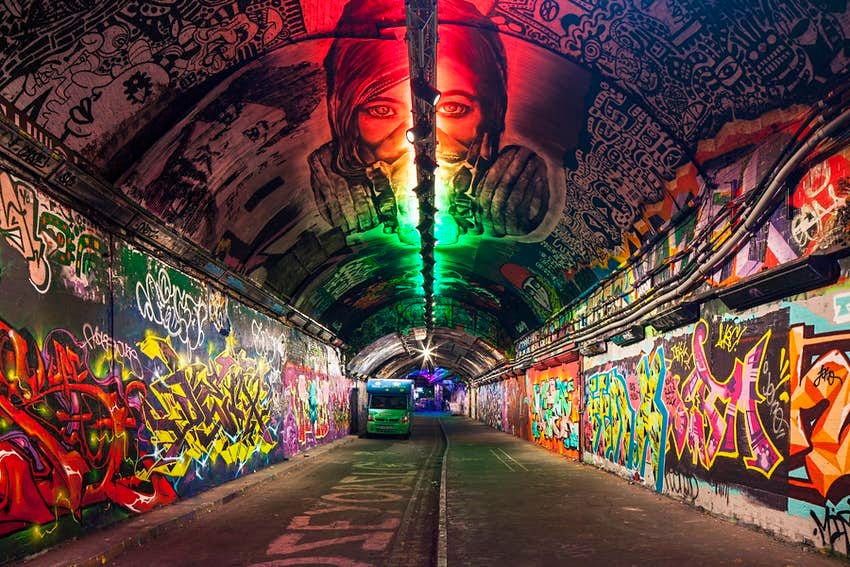 Travel News - london graffiti tunnel