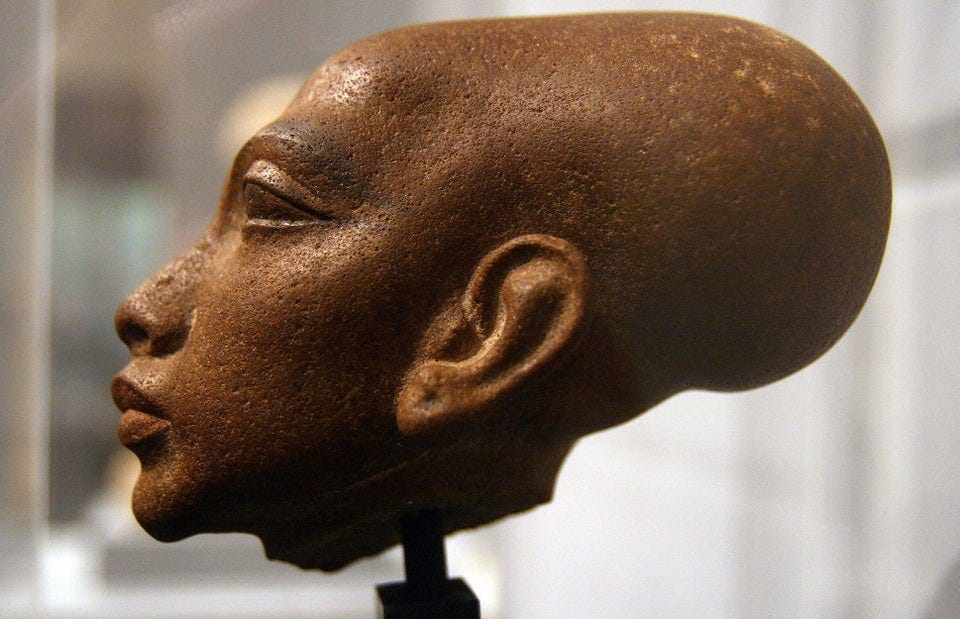 r/ArtefactPorn - Head of the statue of a princess, one of the six daughters of Akhenaten and Nefertiti, New Kingdom of Ancient Egypt, 18th Dynasty, ca. 1350 BC. [1937 x 1249]