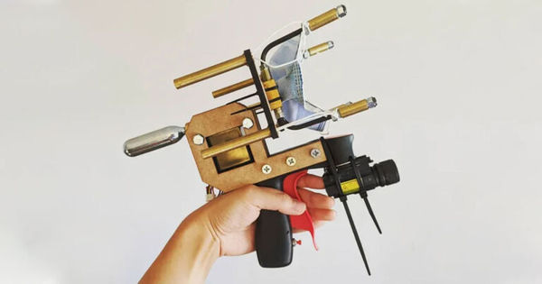 Man builds gun that shoots masks onto peopleâs faces Man builds gun that shoots masks onto peopleâs faces
