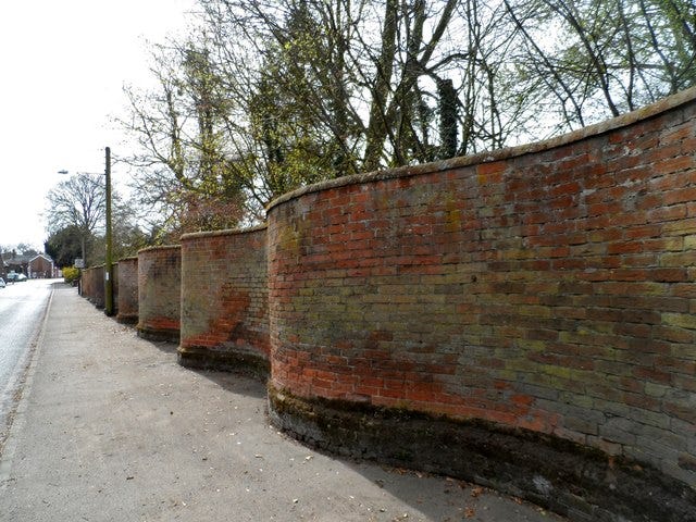 Crinkle crankle wall, Eye