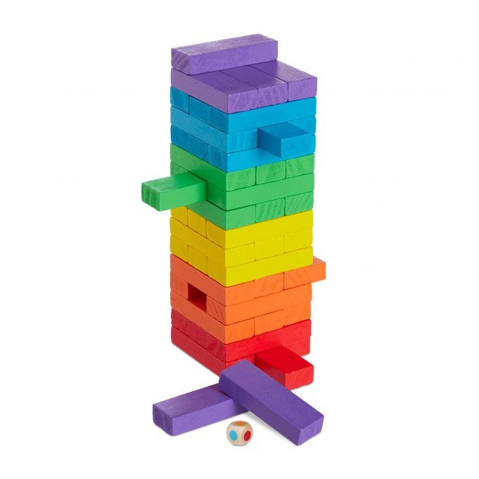 Una torre di mattoncini colorati impilati tra loro, con un dado a più facce colorato, che indica il colore del mattoncino da togliere.