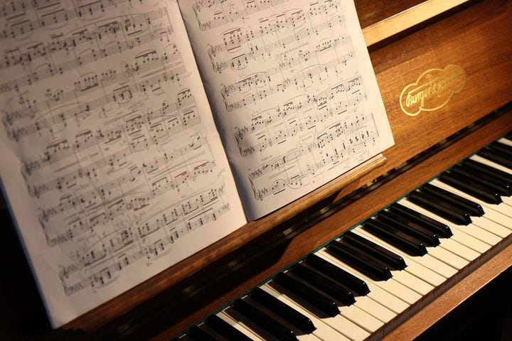A PIANO THAT PLAYS THE BAR REVIWEE'S THEME SONG FOR THE PHILIPPINE BAR EXAM