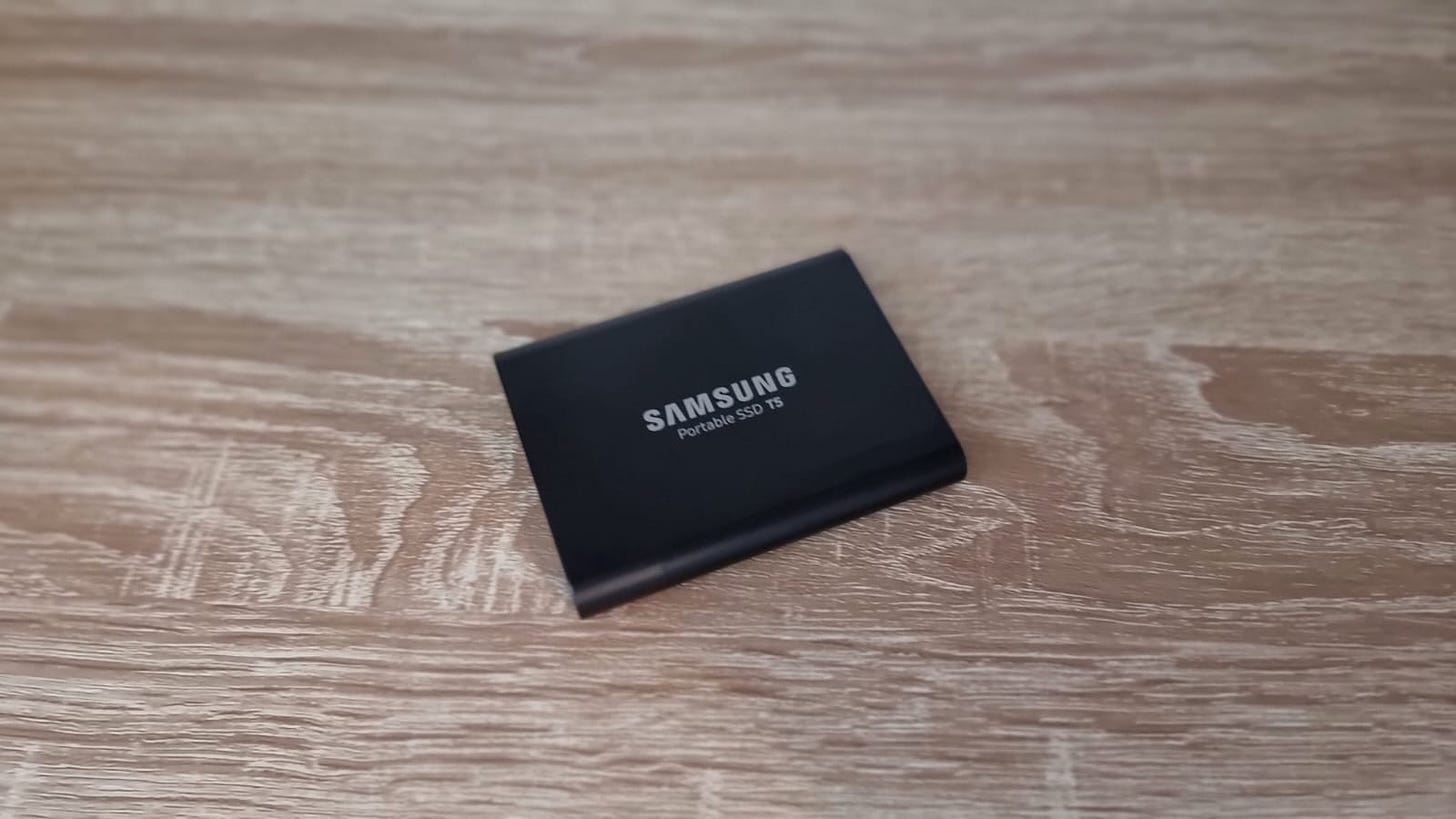 Samsung T5 Portable SSD in black